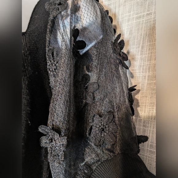 Black Quarter Sleeve Top - Picture 3 of 3